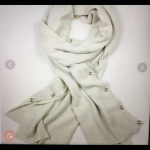 Chic and stylish scarf